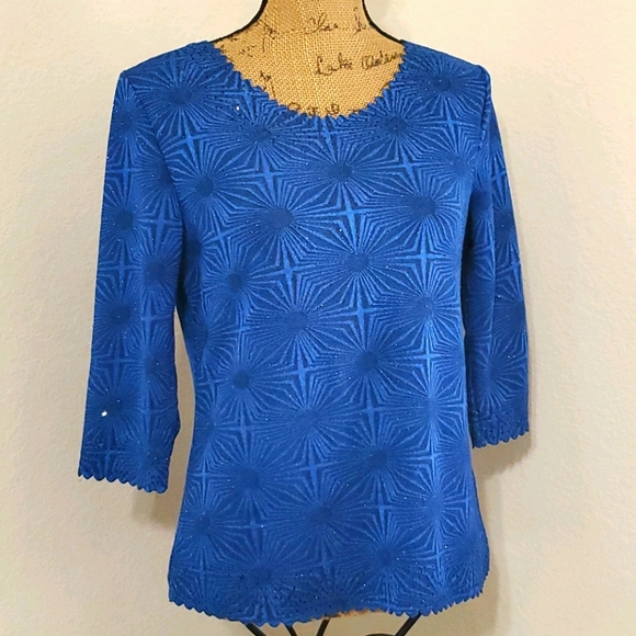 Chances R Petite Tops - •CHANCES R•Petite•blue starburst•laser cut•3/4 sl•M